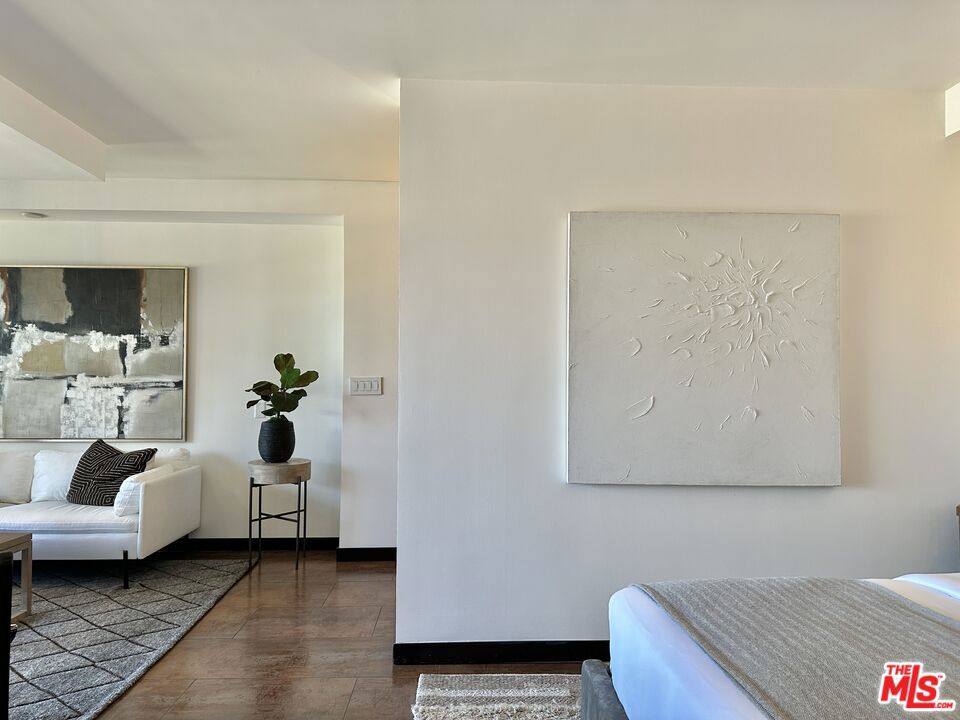 999 N Doheny Drive 1207