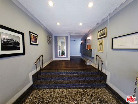 Photo of 425 S Kenmore Avenue #313, Los Angeles, CA 90020 (MLS # 26654171)