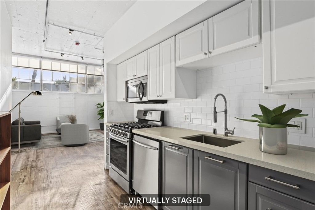 Photo of 420 S San Pedro St #222, Los Angeles, CA 90013 (MLS # SB25268095)