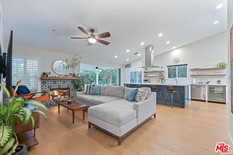 Photo of 1220 Dincara Road, Burbank, CA 91506 (MLS # 26670167)