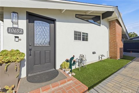 Photo of 10652 Thomas DR, Anaheim, CA 92804 (MLS # DW26106893)
