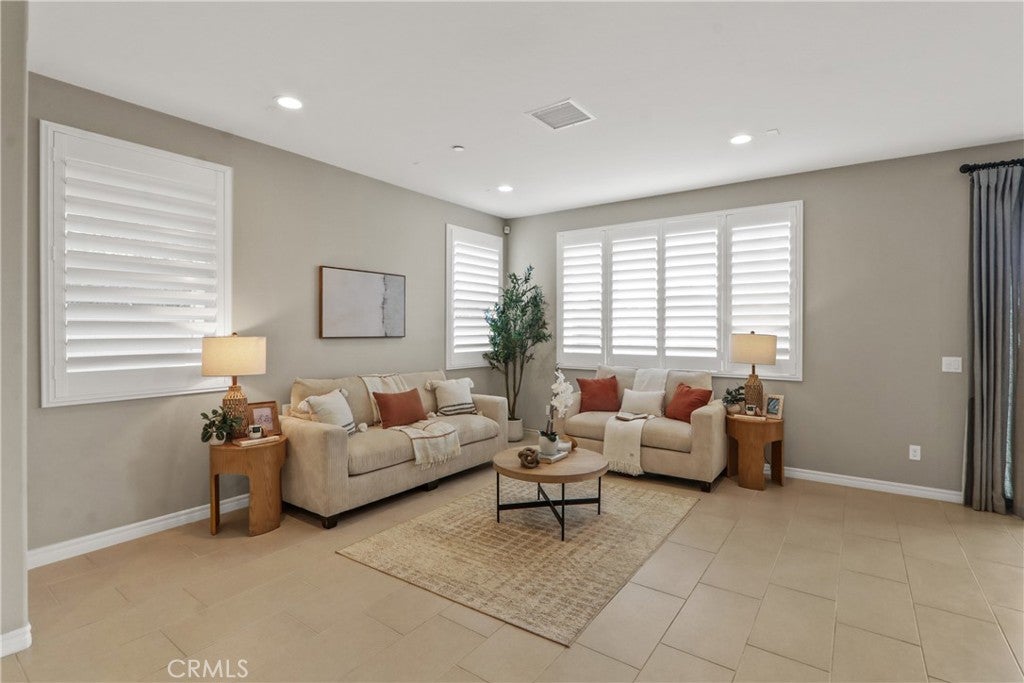 618 S Lakeshore Drive