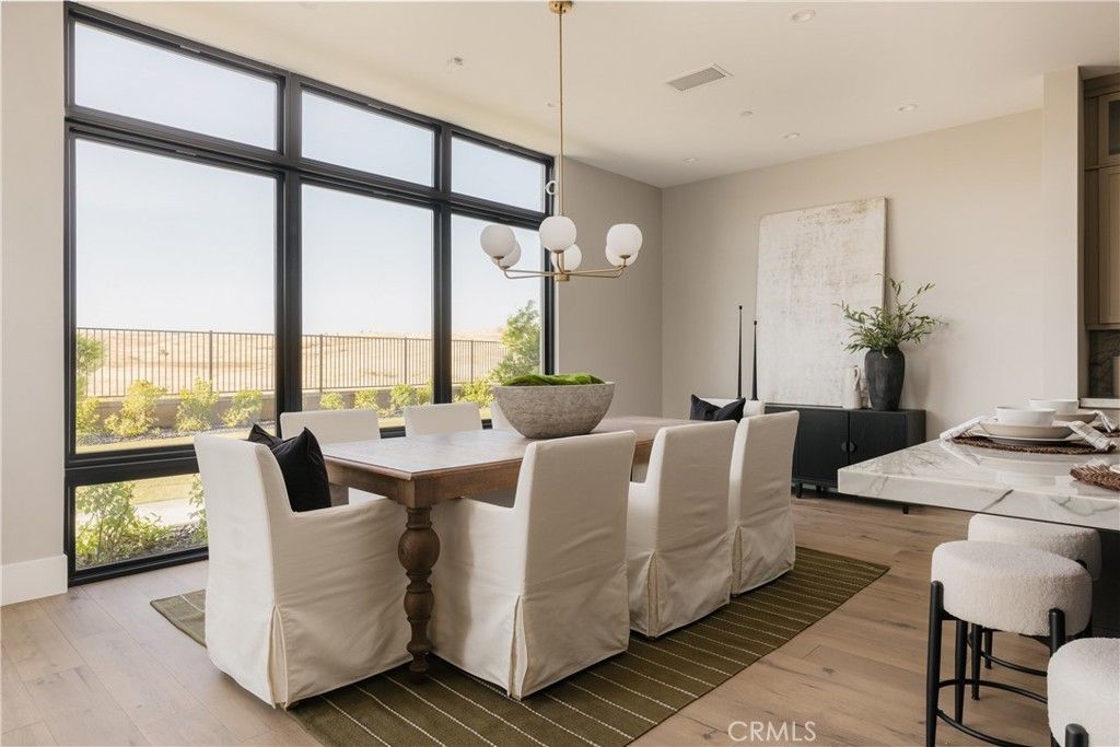 listing image 130723744519994837226