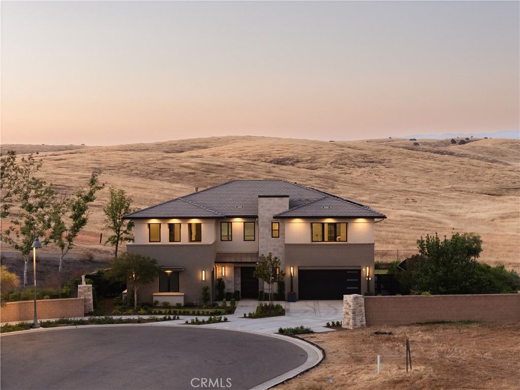 listing image 130722635028371945215