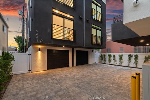 Photo of 5443 1/2 Blackwelder St, Los Angeles, CA 90016 (MLS # SR25251723)