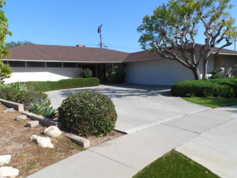 Photo of 6524 S Holt Avenue, Los Angeles, CA 90056 (MLS # 26680467)