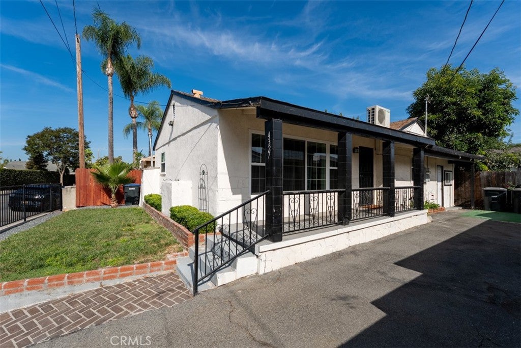 4327 E Philo