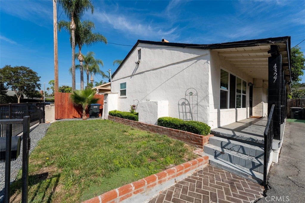 4327 E Philo