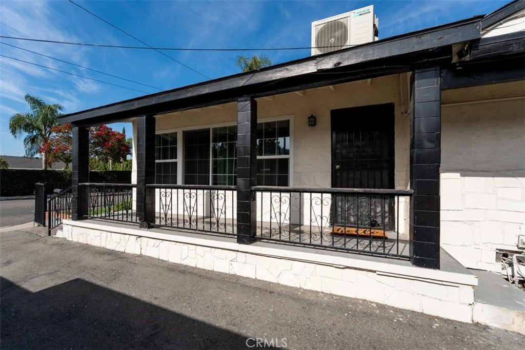 4327 E Philo