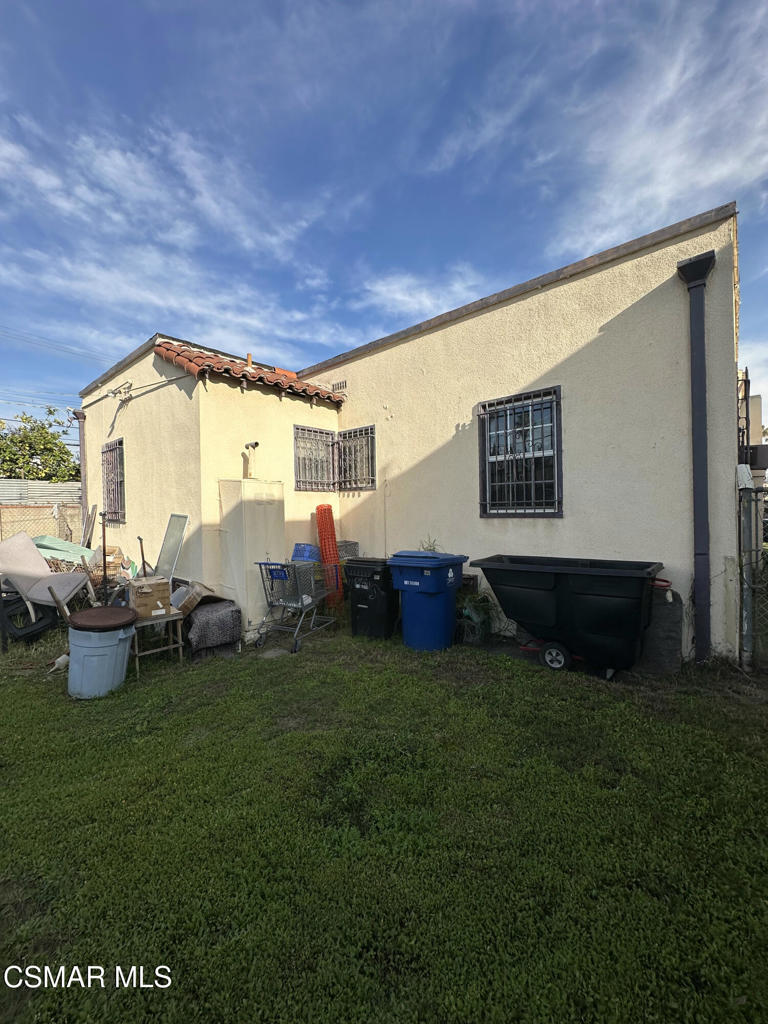 1425 S Redondo Boulevard