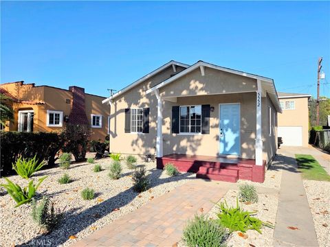 Photo of 5552 Lewis Ave, Long Beach, CA 90805 (MLS # PW26078093)