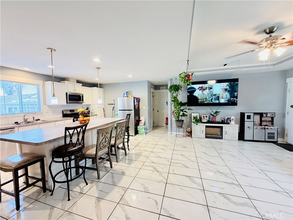 3825 Valley Boulevard 23