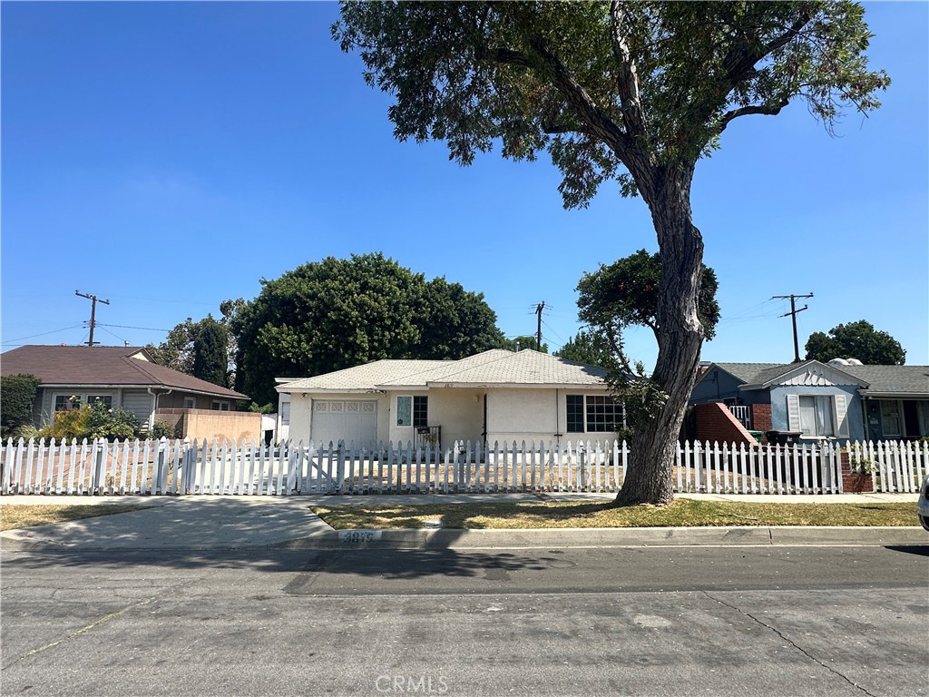 3819 E La Jara Street