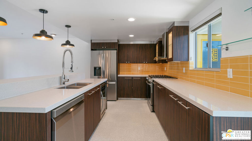 588 E San Lorenzo Road 202