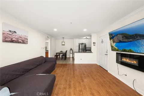 1020 La Terraza Circle Unit 102, Riverside, CA 92879 - MLS#: CV25219177