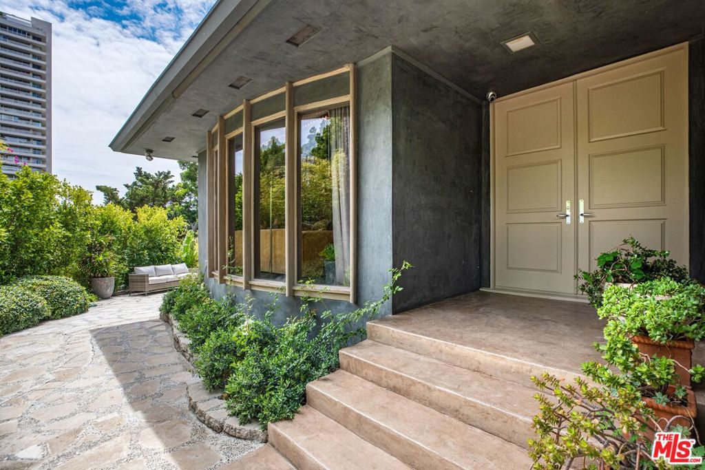 1211 Sierra Alta Way