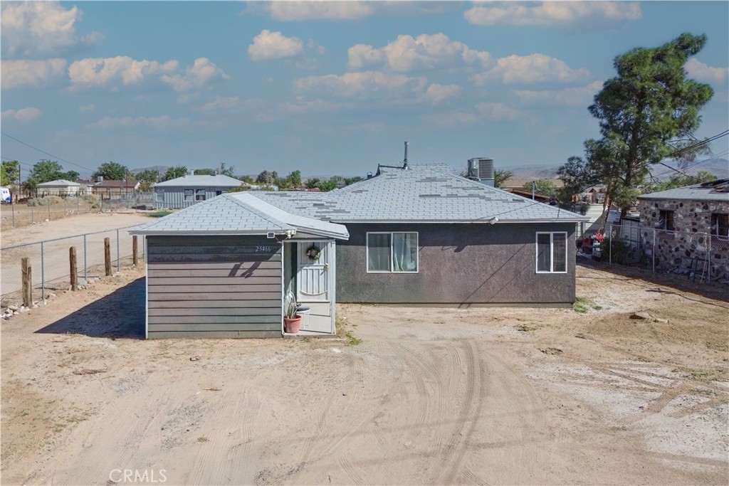 Dreaming of a home with a large yard? Well here it is! All offers considered - let's negotiate! This 3 bed, 1.5 bath home is located on 0.31 acres - plenty of space for your heart's desires and lots of potential! (Potential ADU anyone?) This home was built in 1952 and has had lots of improvements! Among those improvements includes a permitted half bath as well as an unpermitted conversion of the patio area into what is now the dining/laundry area. This home has central AC - which is lifesaving during those hot summer days and cold winter nights.
You will find this property is directly across the street from Jasper Park, and the Barstow Transit pick-up and drop-off is directly in front of the home. Within a short drive is Dollar General, Lenwood Elementary School, and the Barstow Outlets. The CA-58 and I-15 Freeways are also near by for quick access. Schedule a tour today view this home!
Please note: animals on premises.