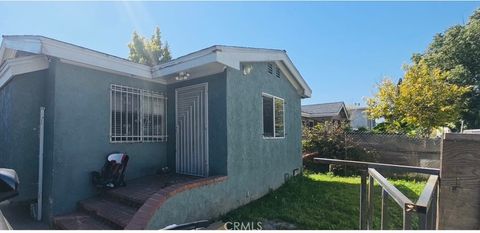 Photo of 2716 EXPOSITION PL Pl, Los Angeles, CA 90018 (MLS # SR26055701)