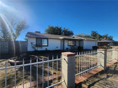 Photo of 15142 Lanfair Ave, Lancaster, CA 93535 (MLS # SR26036179)