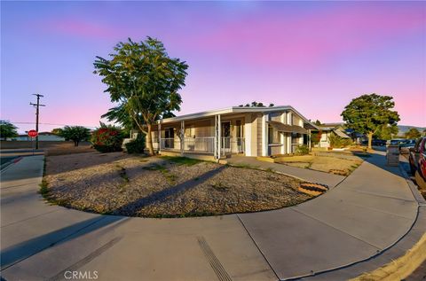Photo of 1450 Carlotta Dr, Hemet, CA 92543 (MLS # SW25243698) Photo of 1450 Carlotta Dr, Hemet, CA 92543 (MLS # SW25243698)