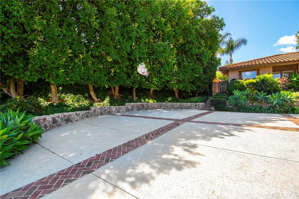 22548 Waterbury Street