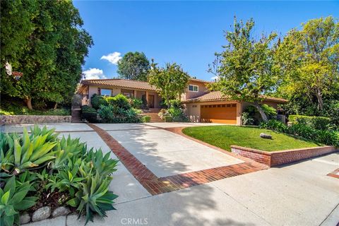 Photo of 22548 Waterbury Street, Woodland Hills, CA 91364 (MLS # SR26080852)