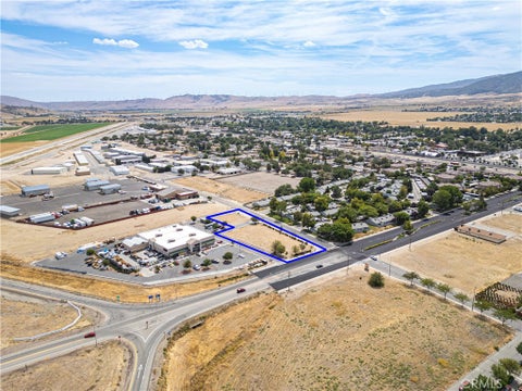 Photo of 408 N Mill Street, Tehachapi, CA 93561 (MLS # SR26180110)