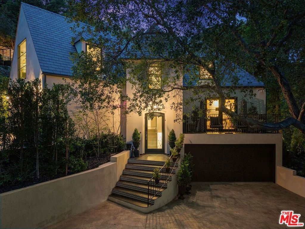 Photo of 943 Moraga Drive, Los Angeles, CA 90049 (MLS # 26671463)