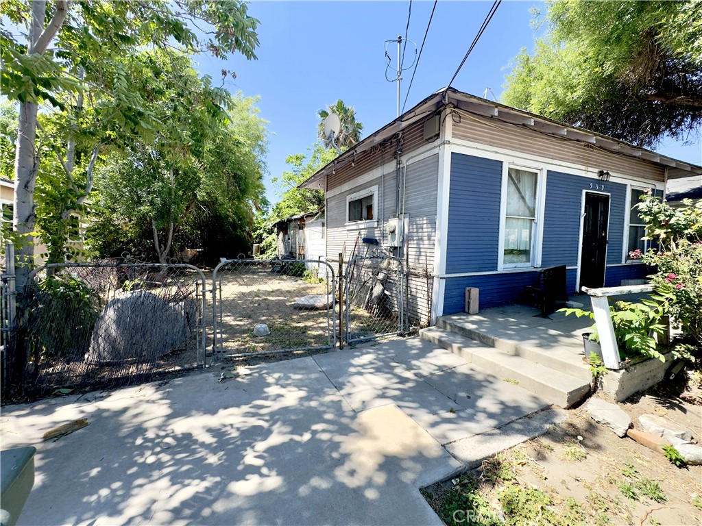 939 W 8th