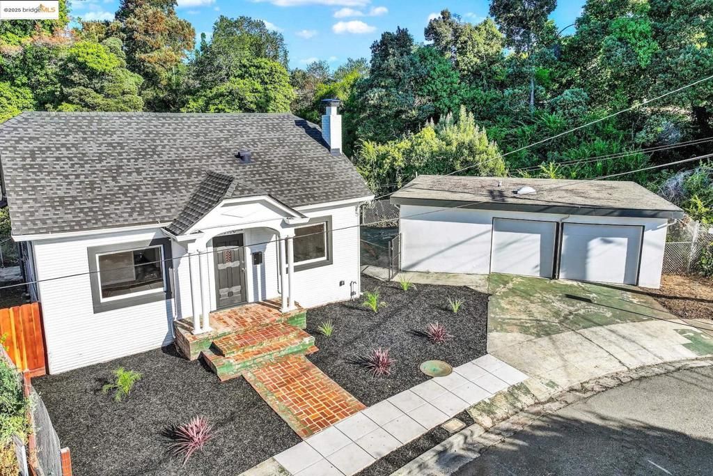 Photo of 2106 Woodbine Ave Ave, Oakland, CA 94602 (MLS # 41114843)