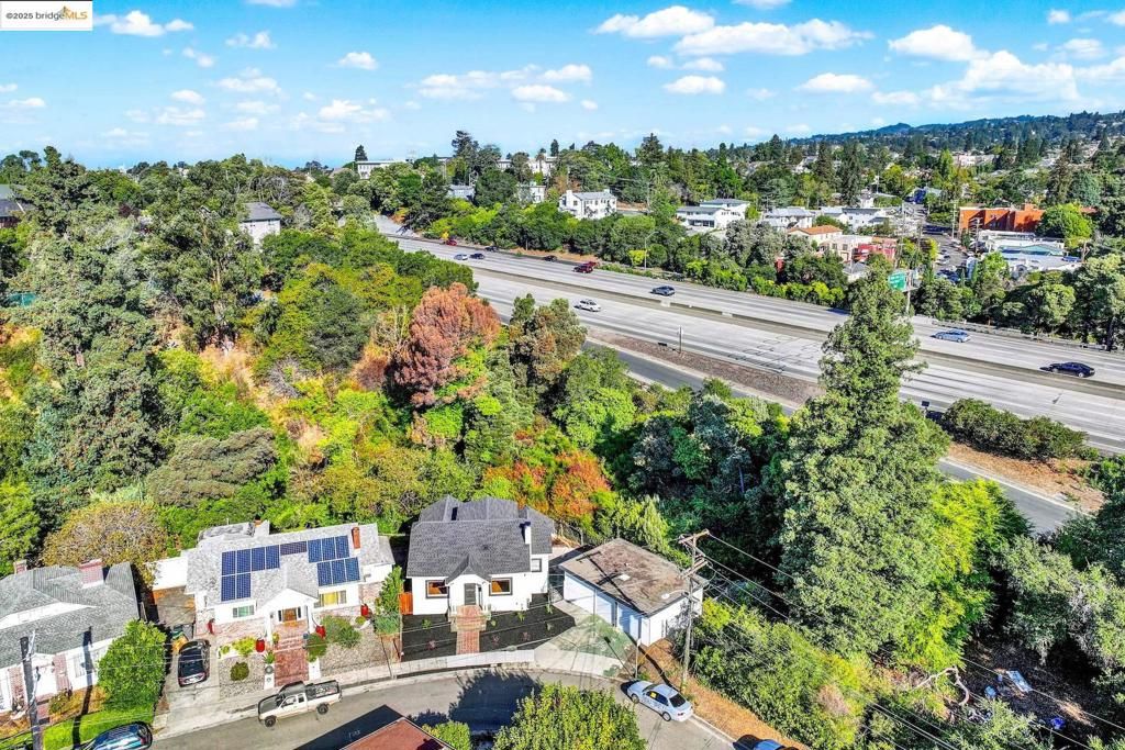 Photo of 2106 Woodbine Ave Ave, Oakland, CA 94602 (MLS # 41114843)