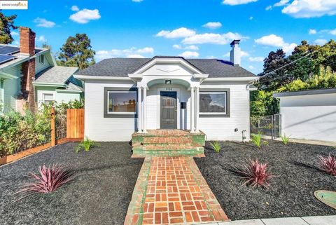 Photo of 2106 Woodbine Ave Ave, Oakland, CA 94602 (MLS # 41114843)