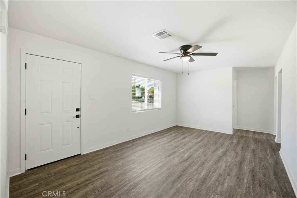 1807 W Avenue K8