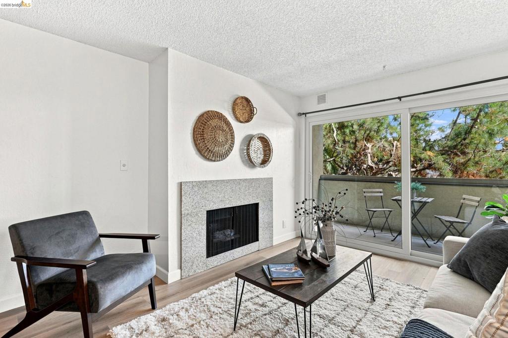 Properties 1 955 Shorepoint Court 208