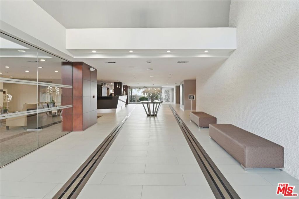 Photo of 7250 Franklin Avenue #517, Los Angeles, CA 90046 (MLS # 25619251)