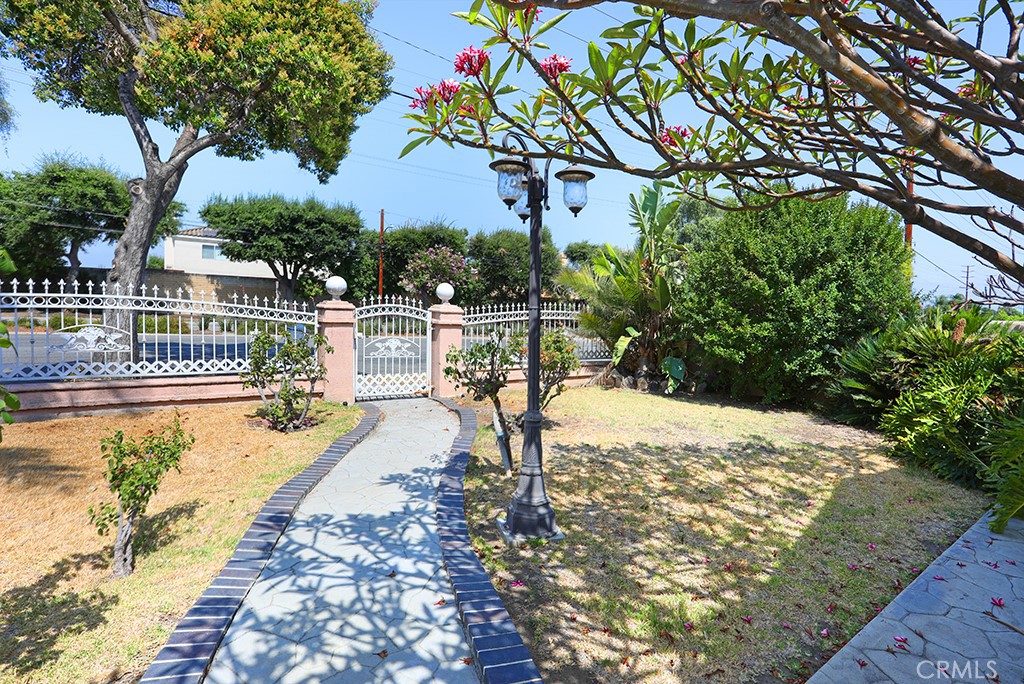 640 S Azusa Avenue