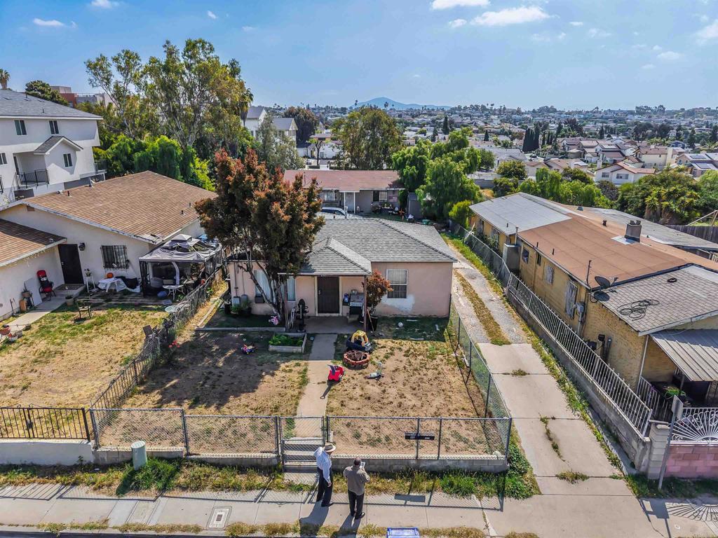 235 37 S Willie James Jones Avenue