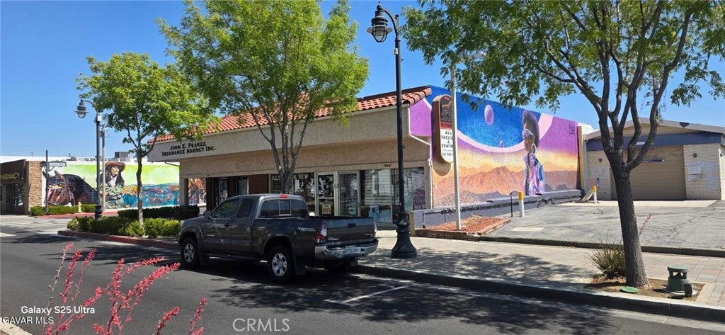 902 W Lancaster Boulevard