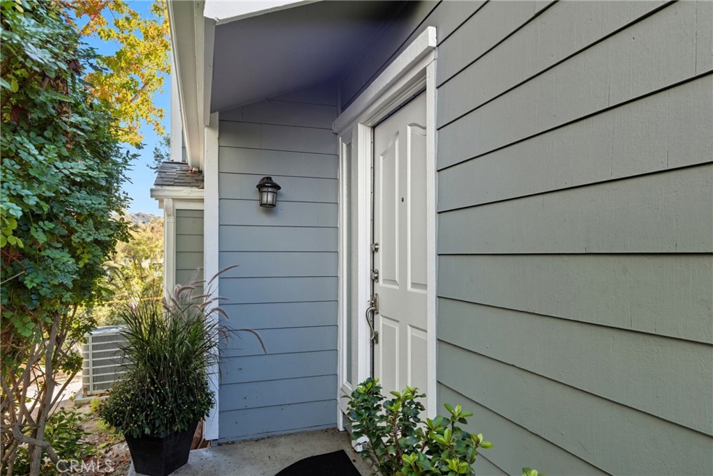 411 San Nicholas
