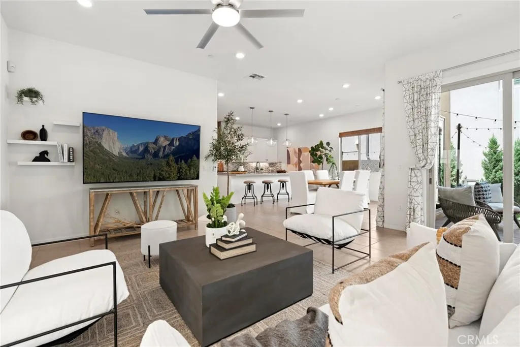 Irvine, California 92618, United States, 3 Bedrooms Bedrooms, ,3 BathroomsBathrooms,Residential,Active,196828