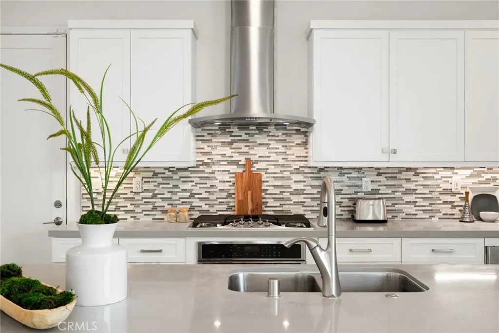 Irvine, California 92618, United States, 3 Bedrooms Bedrooms, ,3 BathroomsBathrooms,Residential,Active,196828