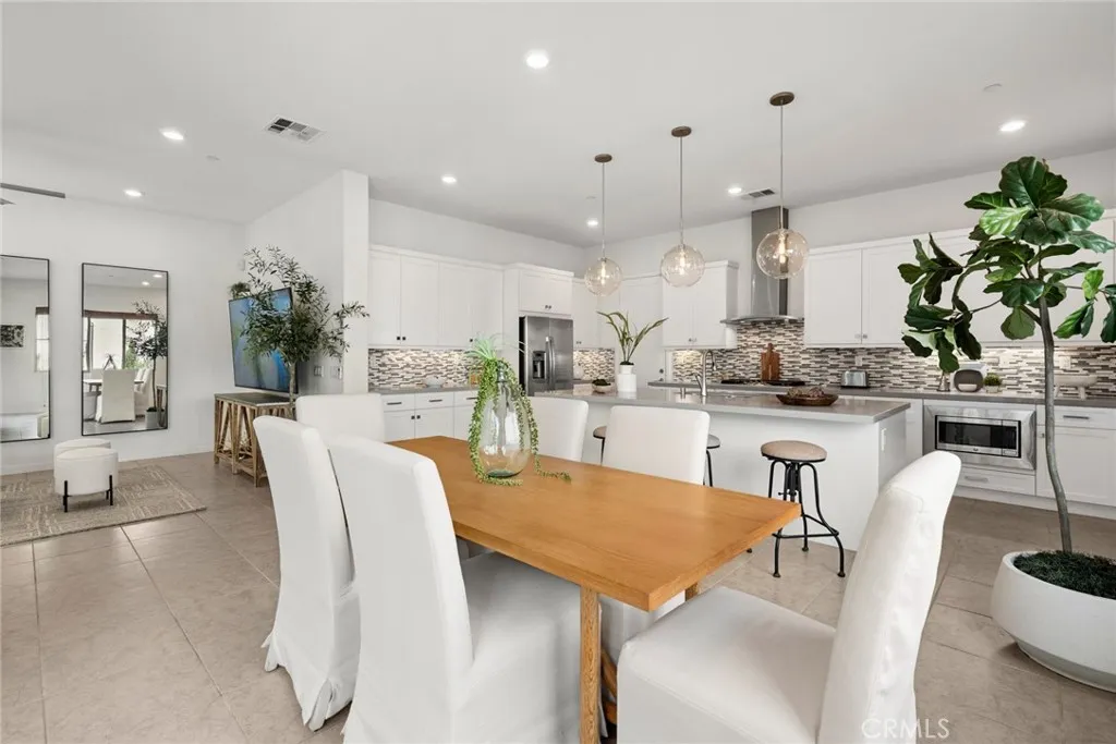 Irvine, California 92618, United States, 3 Bedrooms Bedrooms, ,3 BathroomsBathrooms,Residential,Active,196828