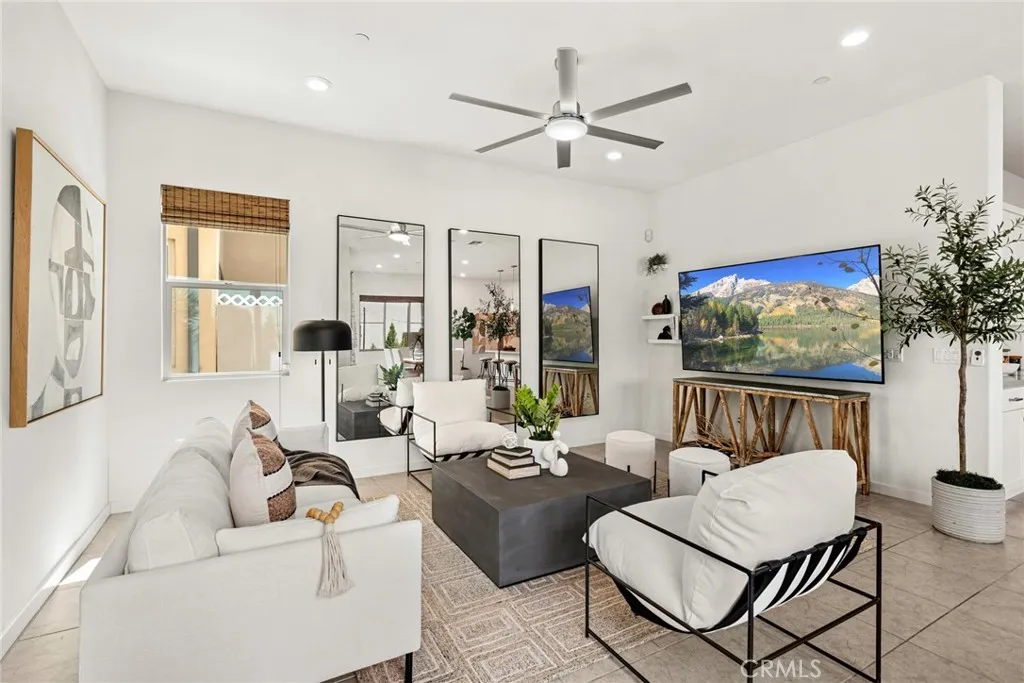 Irvine, California 92618, United States, 3 Bedrooms Bedrooms, ,3 BathroomsBathrooms,Residential,Active,196828