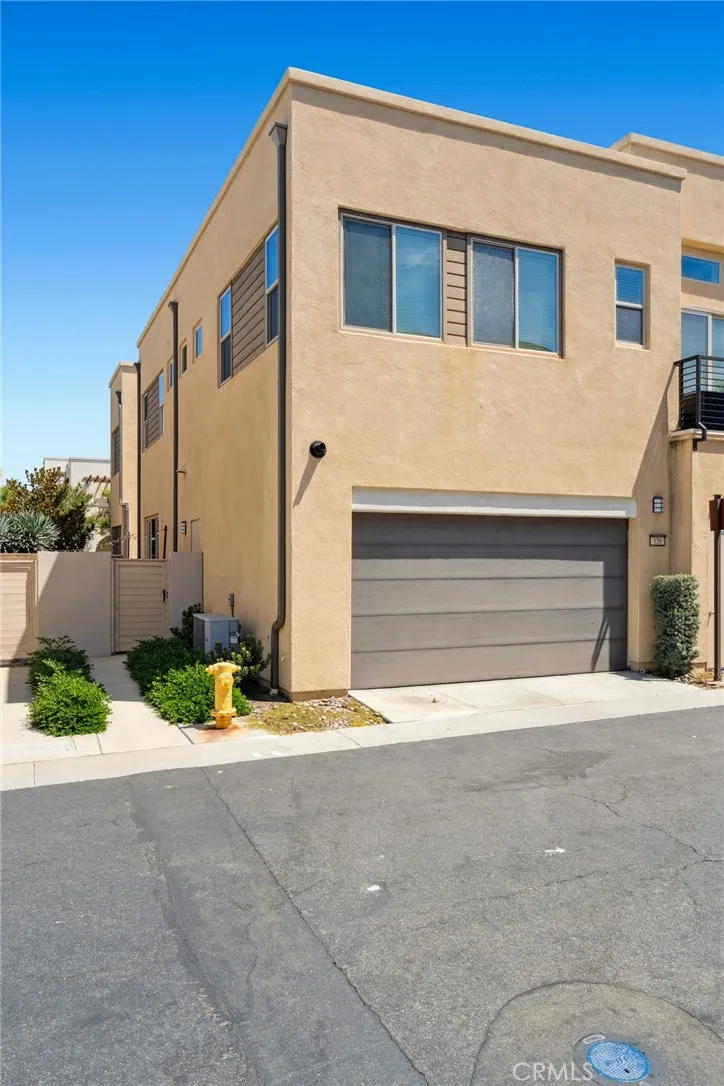 Irvine, California 92618, United States, 3 Bedrooms Bedrooms, ,3 BathroomsBathrooms,Residential,Active,196828