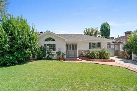 Photo of 4214 Farmdale Avenue, Studio City, CA 91604 (MLS # SR25255929)