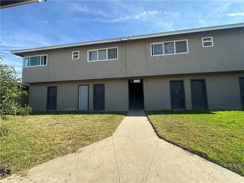Photo of 422 N Glenn Ave, Fresno, CA 93701 (MLS # SC26017988)