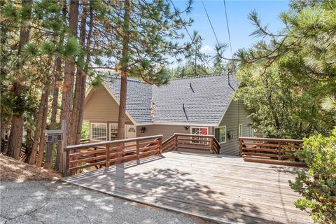 Photo of 1242 Evergreen Ln, Lake Arrowhead, CA 92352 (MLS # IG25232748)