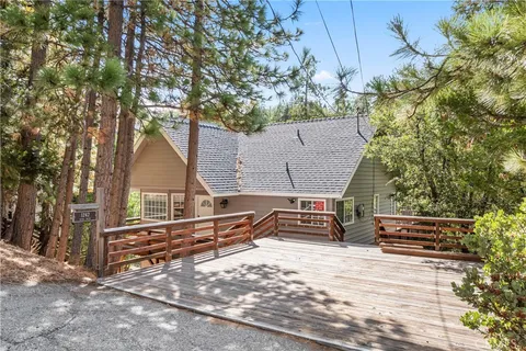 1242 Evergreen Ln, Lake Arrowhead, CA 92352 - #: IG25232748