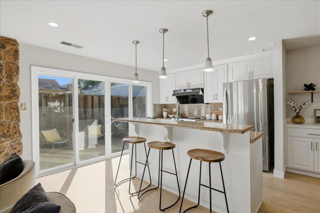 275 S Bayview Avenue N