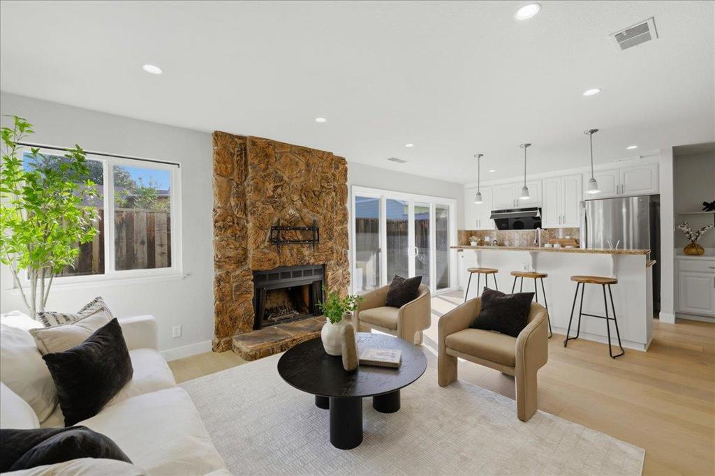 275 S Bayview Avenue N